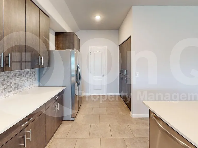 1016 Highberry Dr — Photo 6
