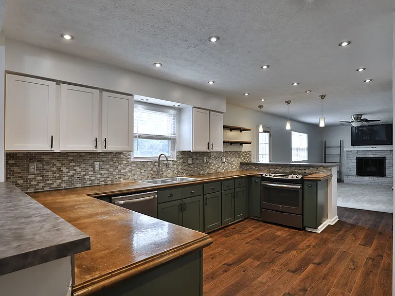 293 Sumption Dr — Photo 8