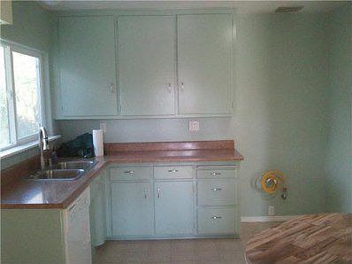 3rd image of 3262 N Mountain View Dr
