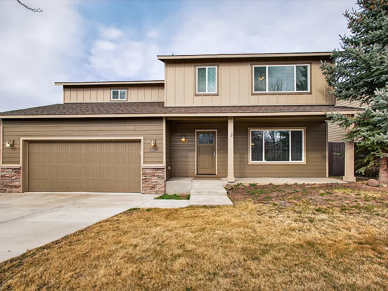 2224 NE Indigo Ln #1 — Photo 1