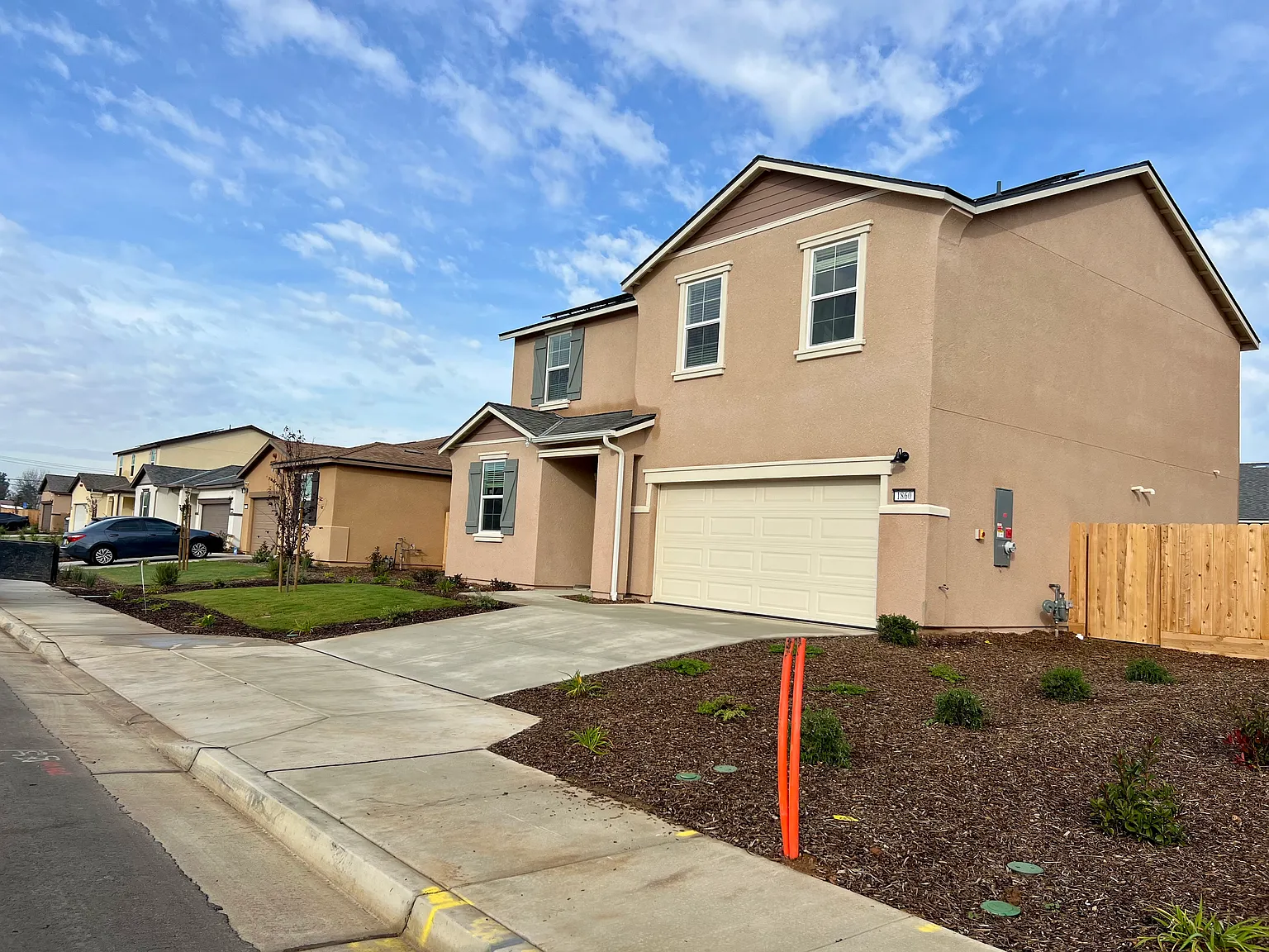5 bed, 2222 sqft, $2,600 — Photo 4