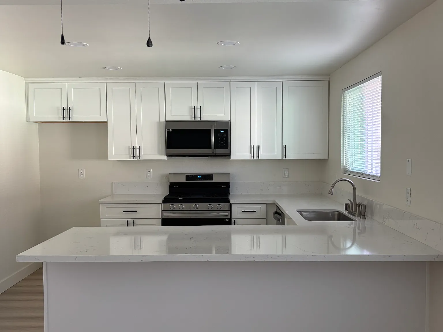 2 bed, 850 sqft, $2,795 — Photo 2