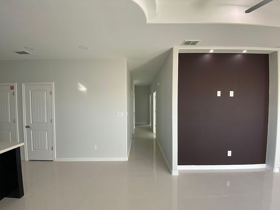 1st image of 212 West Dr