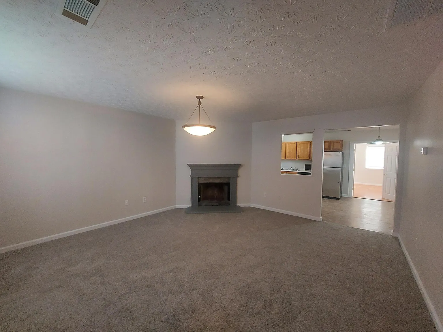 3 bed, 2.5 bath, 1965 sqft, $1,695 — Photo 4