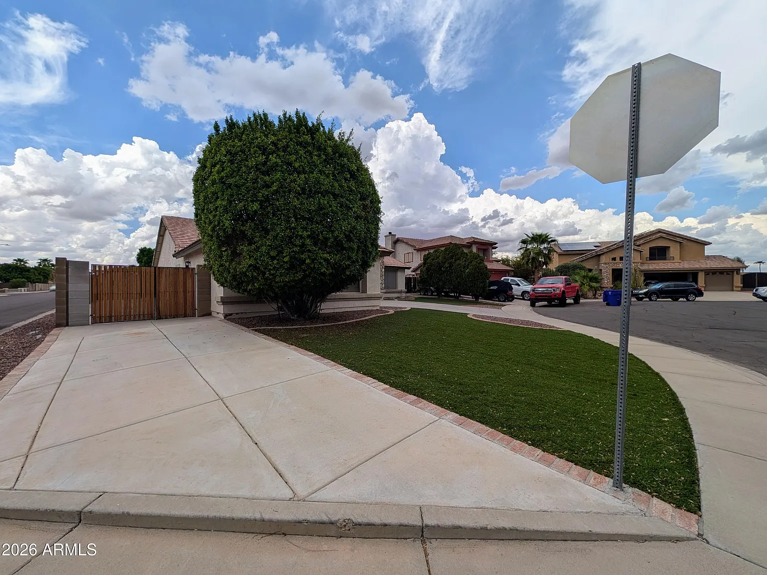4 bed, 2.0 bath, 2214 sqft, $2,498 — Photo 2