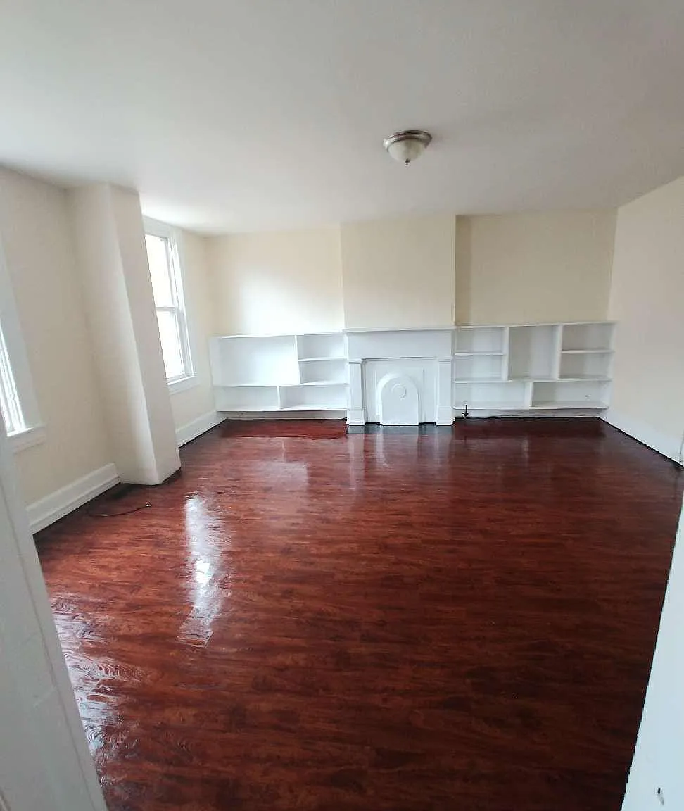 3 bed, 1276 sqft, $1,399 — Photo 1