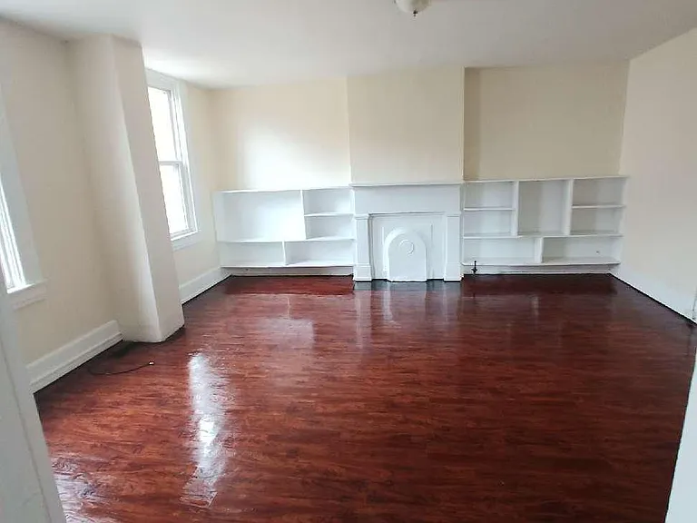 801 Perry St #F2 — Photo 3