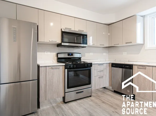 7621 N Sheridan Rd, Chicago, IL