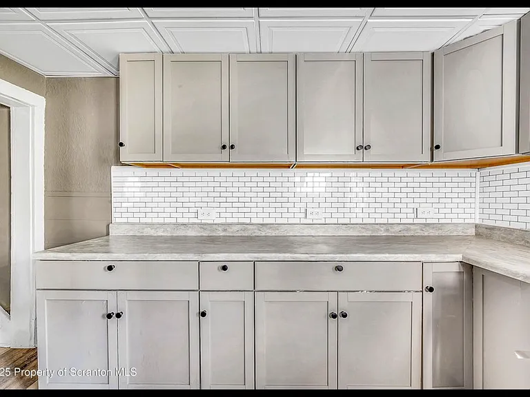 1061 Carmalt St — Photo 16