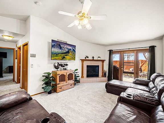 4th image of 155 W Glenrose Dr