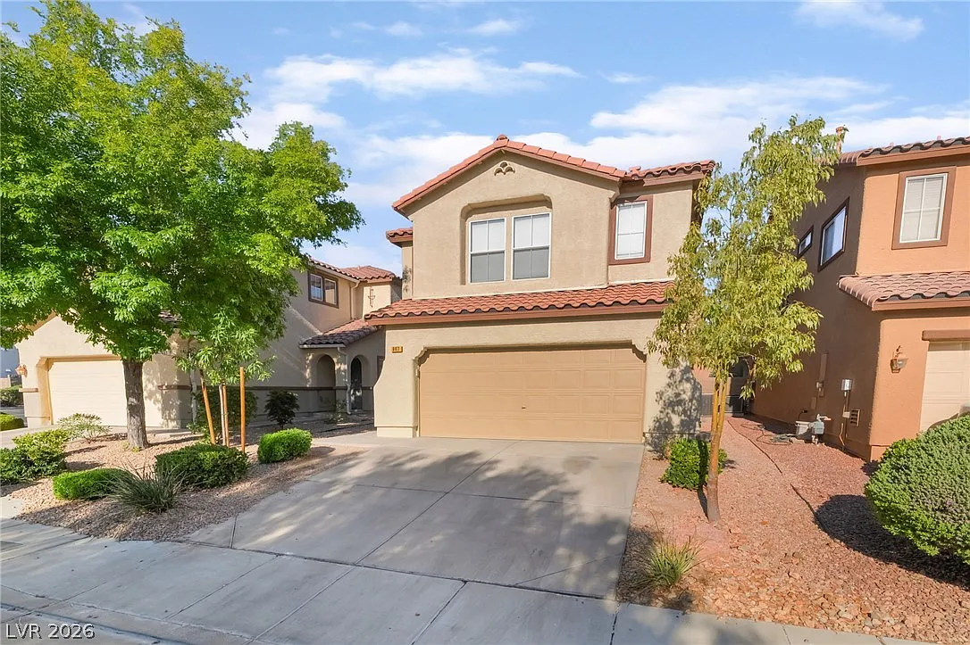 3 bed, 2.5 bath, 1577 sqft, $2,070 — Photo 2