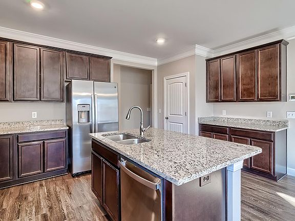 4th image of 923 Taramore Ln