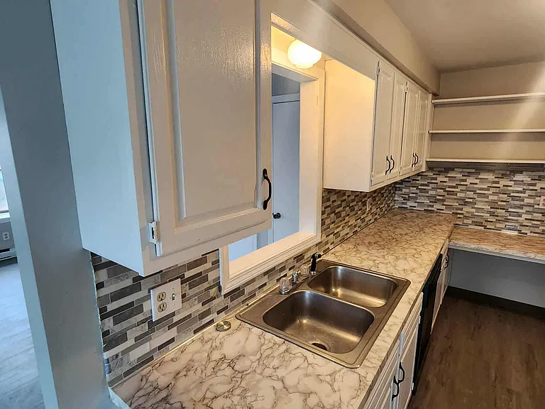 13045 Main St #6 — Photo 9