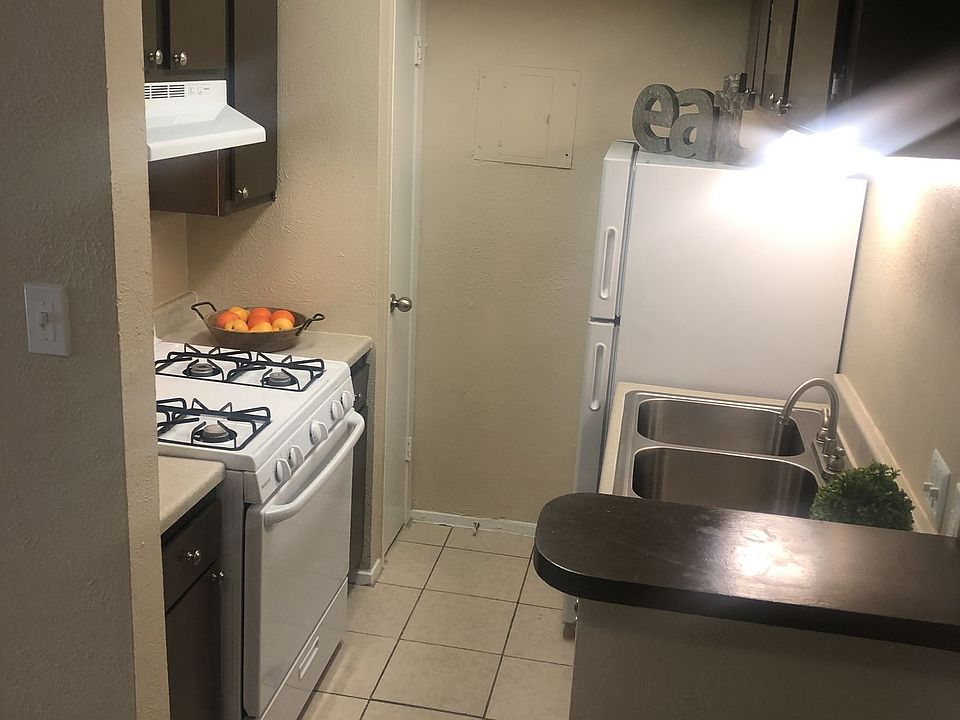 Estrella at Broadmoor Apartments | Fort Worth