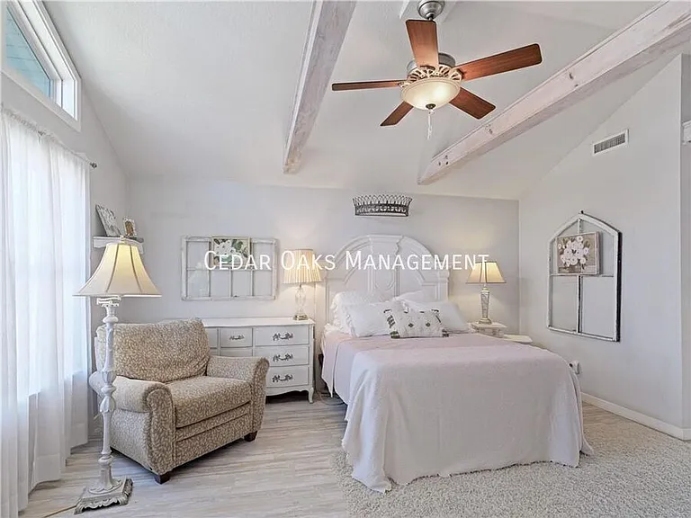 303 N Summit St — Photo 9