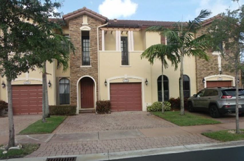 1st image of 3179 NW 103rd Pl