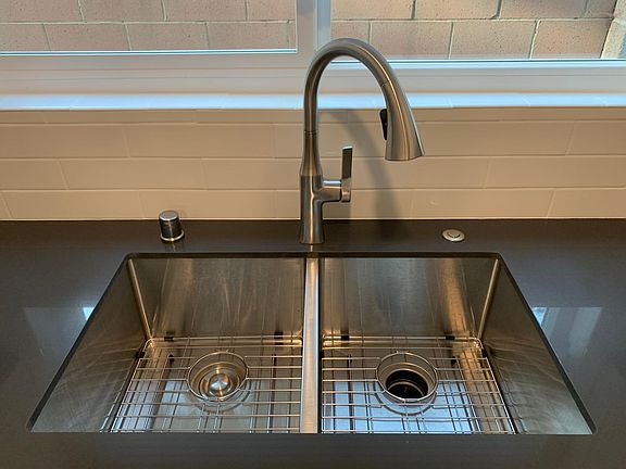 5th image of 1516 Colby Ave APT 5
