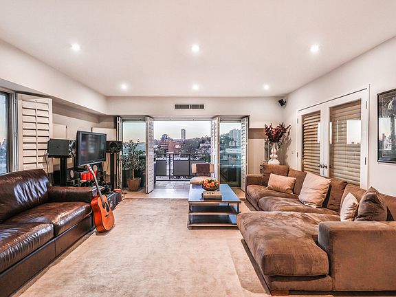 4th image of 1155 N La Cienega Blvd #12th