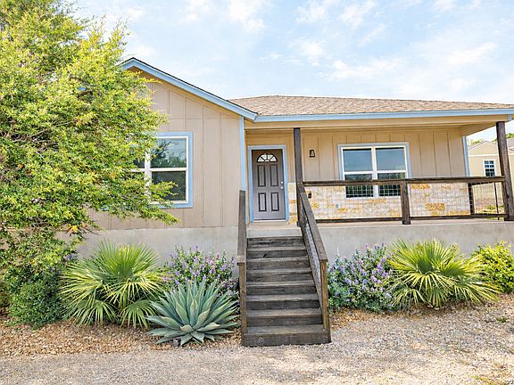 2nd image of 1559 Golf Course Dr.