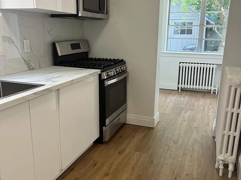 55 Beresford Ave — Photo 6