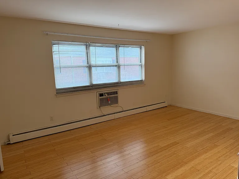 3600 Charles Ct #8 — Photo 4