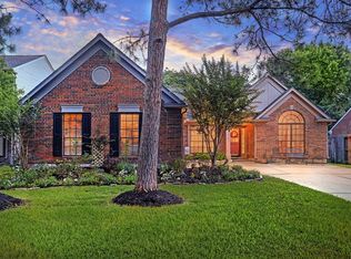 136 Hidden Lake Dr, League City, TX 77573