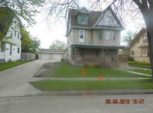 302 E 1st St, Redfield, SD 57469