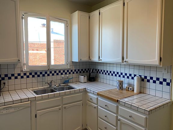 5th image of 311 1/2 S Cloverdale Ave #311-1/2