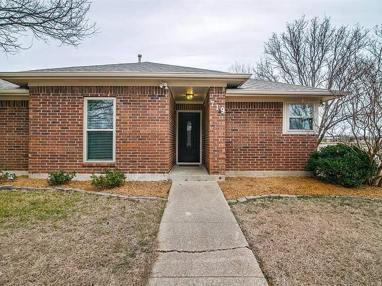 719 Stoneybrook Dr — Photo 17