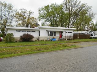 434 Fair Ave, Flora, IL 62839