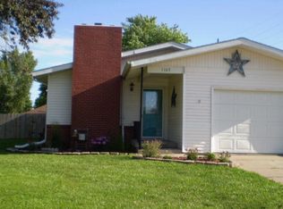 1103 E Phoenix Ave, Grand Island, NE 68801
