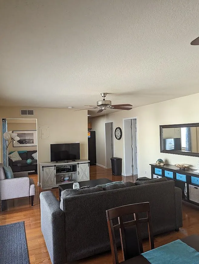 1 bed, 823 sqft, $2,000 — Photo 2