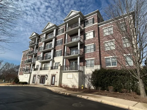 446 McDaniels Cir APT 401, Clarendon Hills, IL 60514