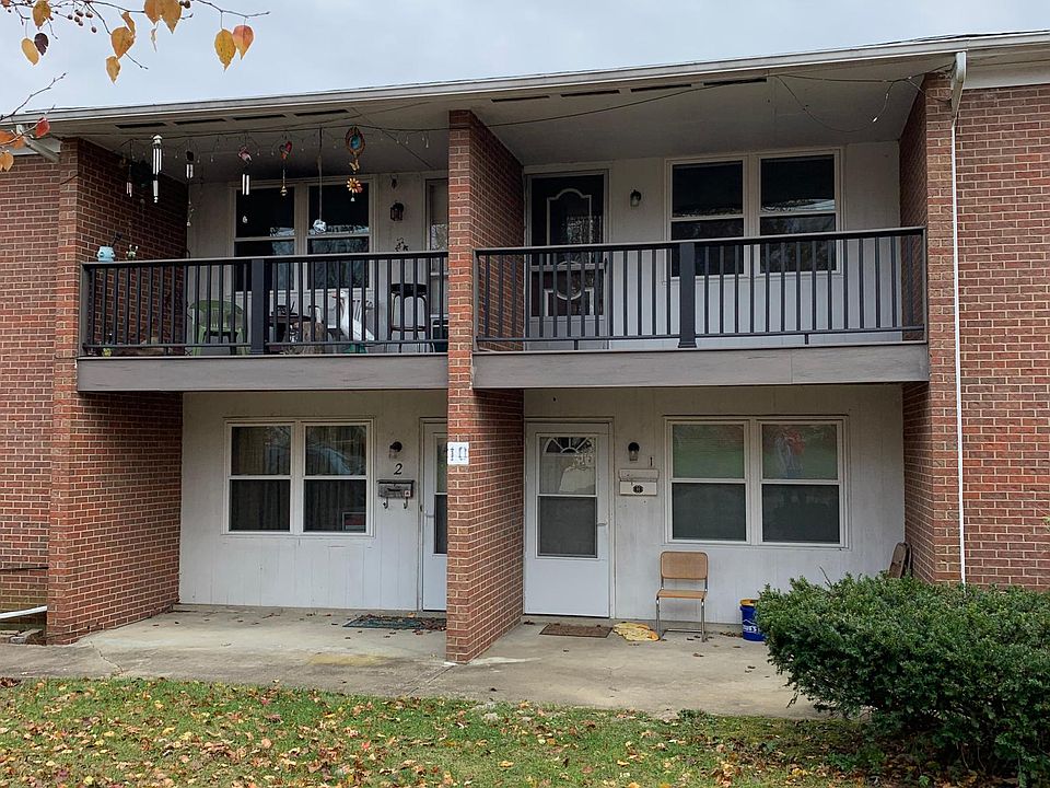 1st image of 10 Chamberlin Dr #2