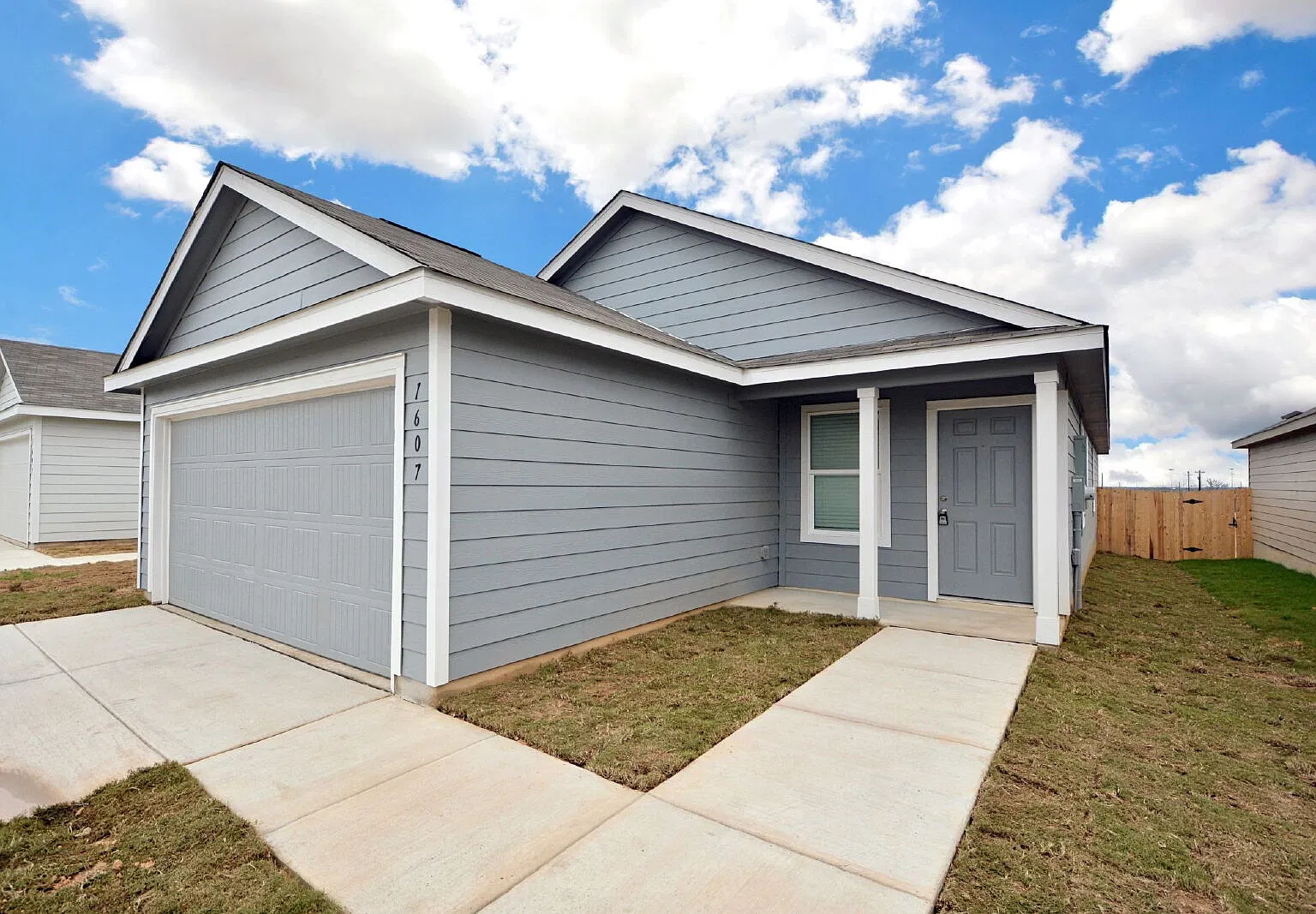 4 bed, 2.0 bath, 1627 sqft, $1,595 — Photo 2