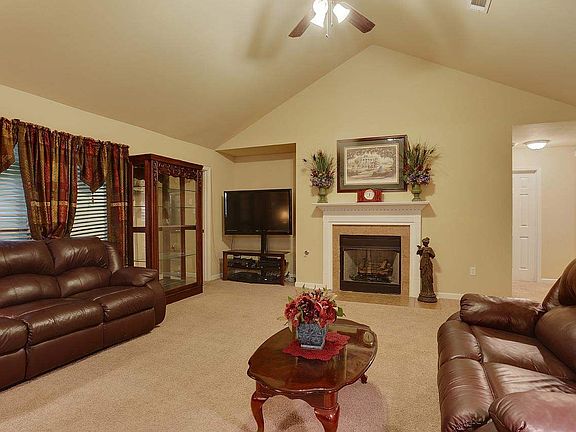 3rd image of 25913 Stonehenge Dr