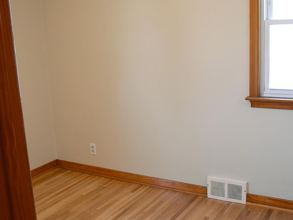 3rd image of 1302 Walden Ave