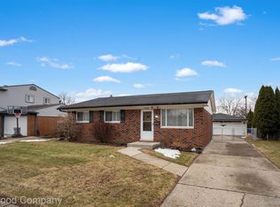 17526 Adolph St, Fraser, MI 48026