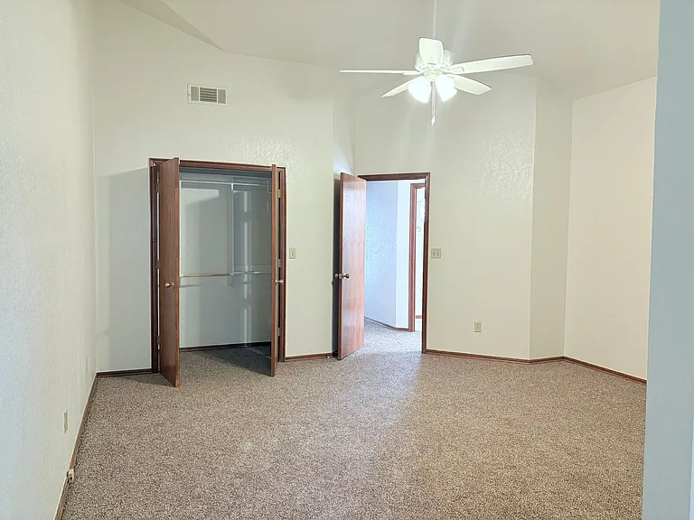 3200 Ridgecrest Ct — Photo 4
