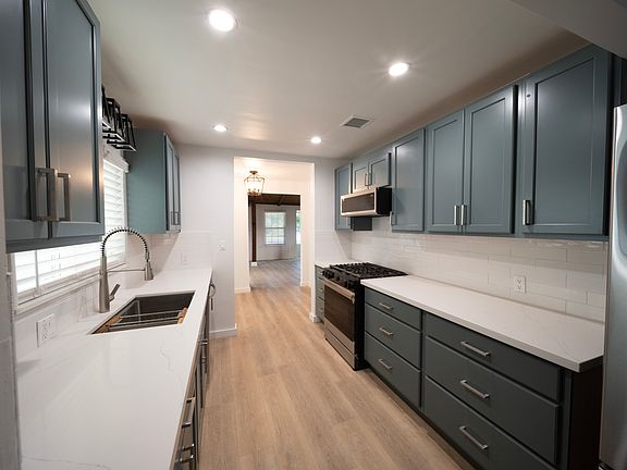 3rd image of 14759 Hesby St