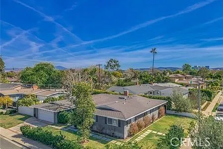 2112 Dover Dr — Photo 2