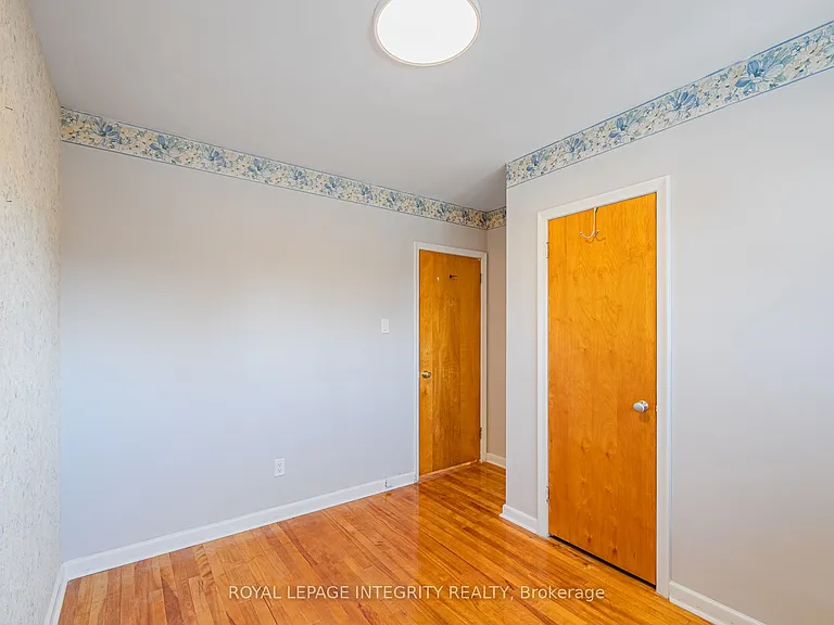 1746 Gage Cres #A — Photo 15