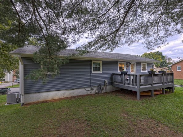 322 Ingal Blvd, Salem, VA 24153