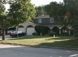 1109 N Briarcliff Dr, Appleton, WI 54915