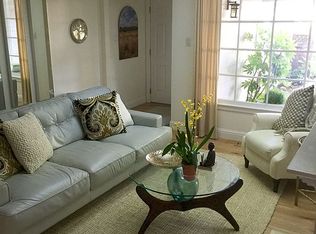 1043 Greenwood Dr, Menlo Park, CA 94025