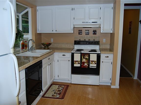 2nd image of 234 NE Mulberry Ln