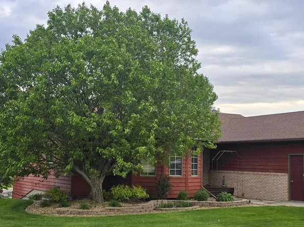 870 S Lake Dr, Watertown, SD 57201
