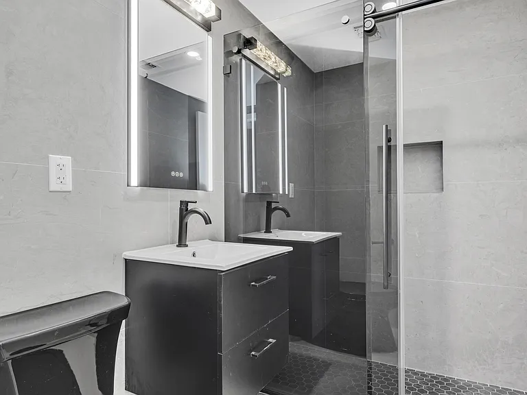 20 E 13th St #4 — Photo 9