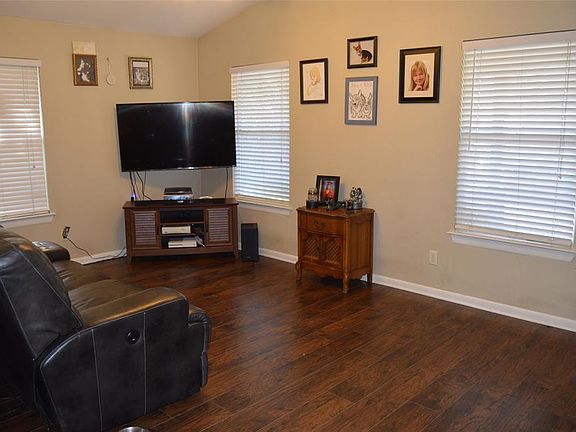 2nd image of 664 Hardy St