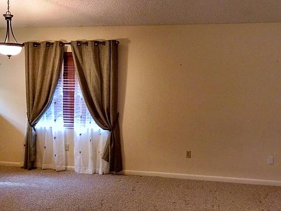 3rd image of 7402 N Packwood Ave